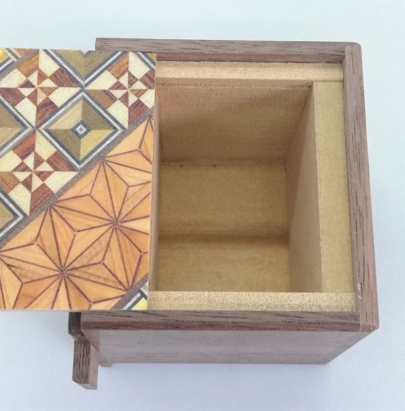 Photo4: 7 steps Cube Yosegi/Walnut wood 2 sun Japanese puzzle box Himitsu-bako (4)