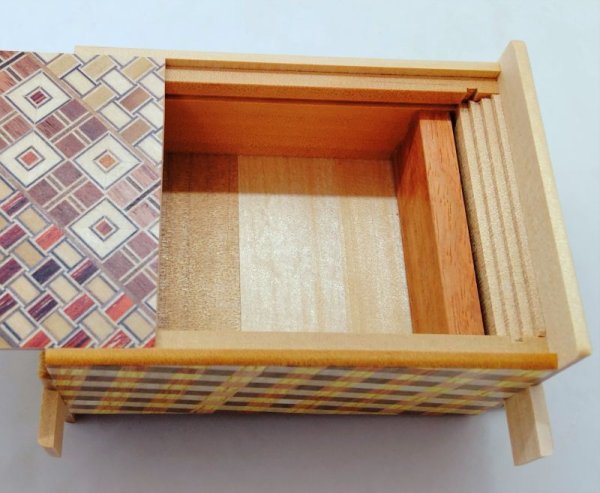 Photo4: 27 steps Yosegi/Ichimatsu 4 sun Japanese puzzle box Himitsu-bako (4)