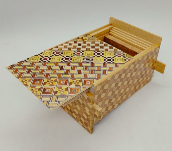 Photo2: 27 steps Yosegi/Ichimatsu 4.2 sun Japanese puzzle box Himitsu-bako (2)