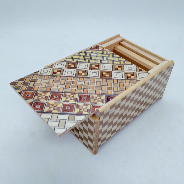 Photo2: The knock box Unique 5 steps Yosegi/Ichimatsu 4 sun Japanese puzzle box Himitsu-bako (2)