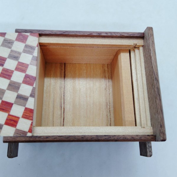 Photo3: 18 steps Ichimatsu/Walnut wood 3 sun Japanese puzzle box Himitsu-bako (3)