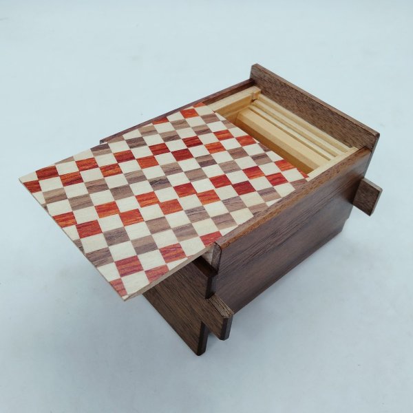 Photo2: 18 steps Ichimatsu/Walnut wood 3 sun Japanese puzzle box Himitsu-bako (2)