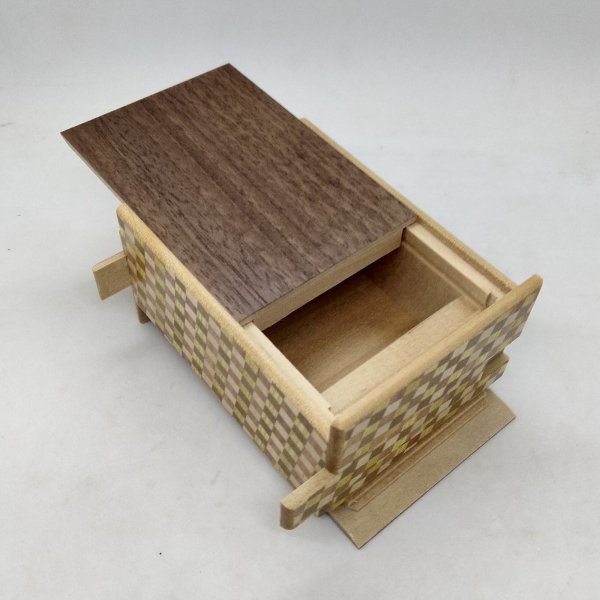 Photo5: 27 steps Walnut wood/Ichimatsu 4 sun Japanese puzzle box Himitsu-bako (5)