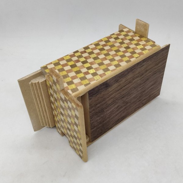 Photo4: 27 steps Walnut wood/Ichimatsu 4 sun Japanese puzzle box Himitsu-bako (4)