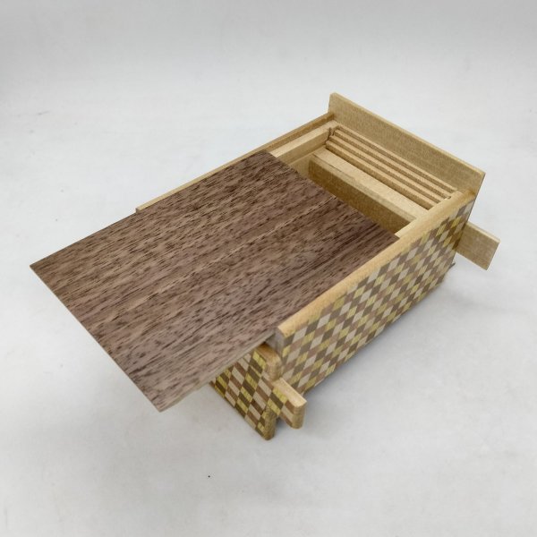 Photo2: 27 steps Walnut wood/Ichimatsu 4 sun Japanese puzzle box Himitsu-bako (2)