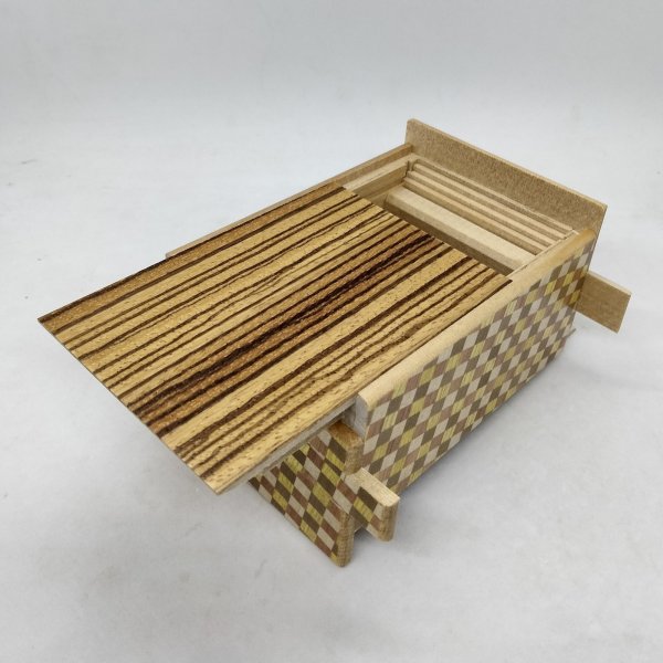Photo2: 27 steps Zebra wood/Ichimatsu 4 sun Japanese puzzle box Himitsu-bako (2)