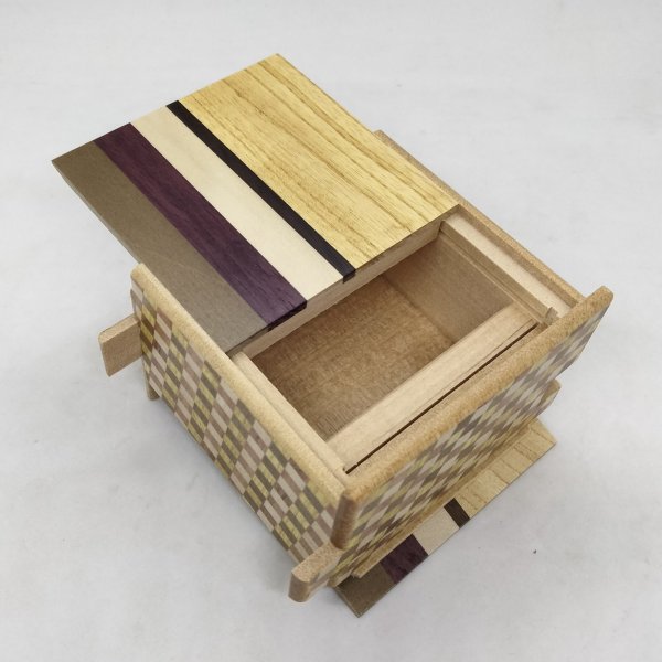 Photo2: Square 18 steps Natural wood/ichimatsu Japanese puzzle box Himitsu-bako 202510 (2)