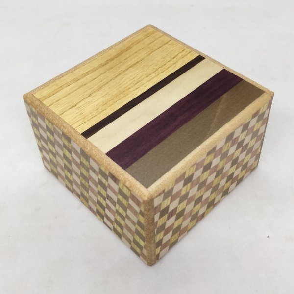 Photo1: Square 18 steps Natural wood/ichimatsu Japanese puzzle box Himitsu-bako 202510 (1)