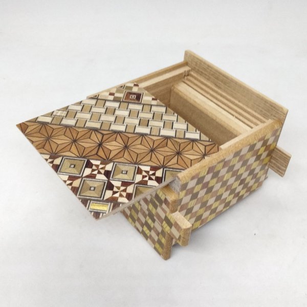 Photo2: Square 18 steps Yosegi/ichimatsu Japanese puzzle box Himitsu-bako (2)