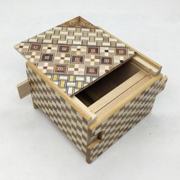 Photo4: Square 14 steps Yosegi (top panel)/Ichimatsu Japanese puzzle box Himitsu-bako (4)