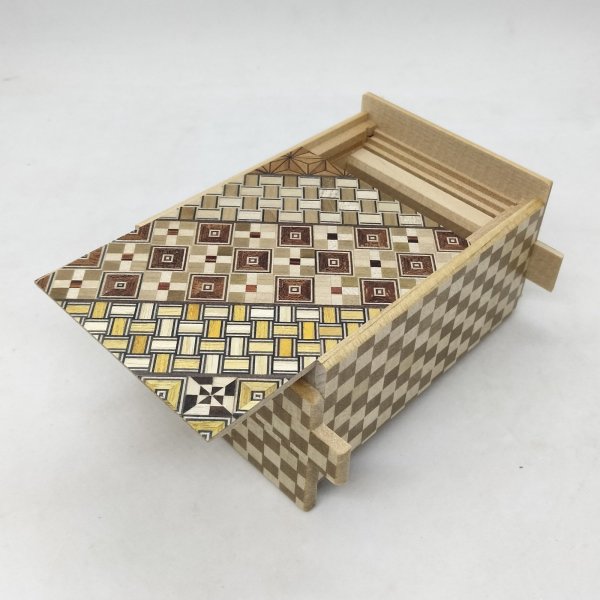 Photo2: 18 steps Yosegi (top panel)/Ichimatsu 4 sun Japanese puzzle box Himitsu-bako  (2)