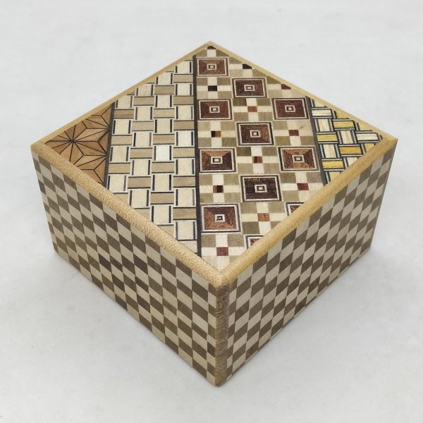 Photo1: Square 14 steps Yosegi (top panel)/Ichimatsu Japanese puzzle box Himitsu-bako (1)