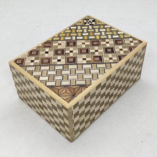 Photo1: 18 steps Yosegi (top panel)/Ichimatsu 4 sun Japanese puzzle box Himitsu-bako  (1)