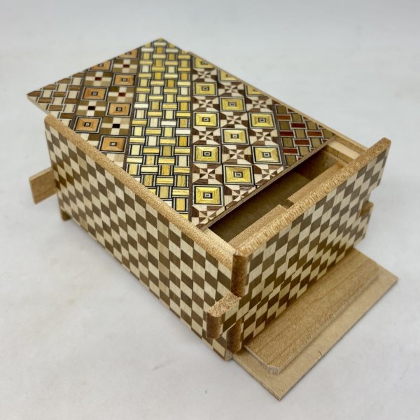 Photo2: 4-compartment Yosegi.Ichimatsu Japanese puzzle box Himitsu-bako  (2)