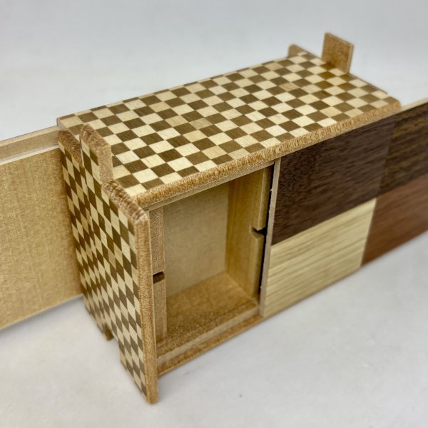 Photo4: 4-compartment 4-wood design Ichimatsu Japanese puzzle box Himitsu-bako  (4)