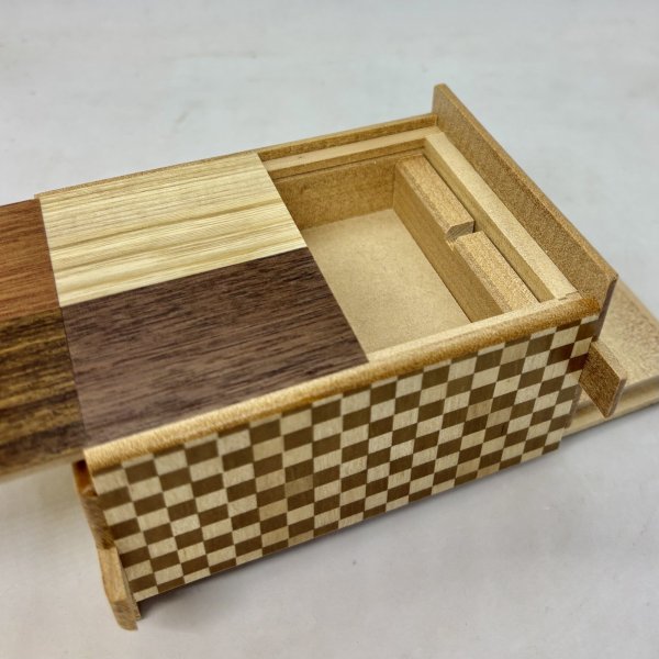 Photo6: 4-compartment 4-wood design Ichimatsu Japanese puzzle box Himitsu-bako  (6)