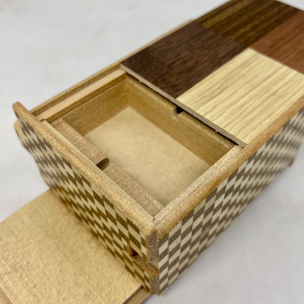 Photo2: 4-compartment 4-wood design Ichimatsu Japanese puzzle box Himitsu-bako  (2)