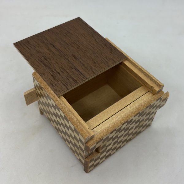 Photo2: Square 14 steps Walnut.Ichimatsu Japanese puzzle box Himitsu-bako (2)