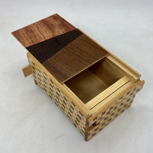 Photo3: 14 steps Random-grain(top panel)/Walnut.Ichimatsu 4 sun Japanese puzzle box Himitsu-bako (3)