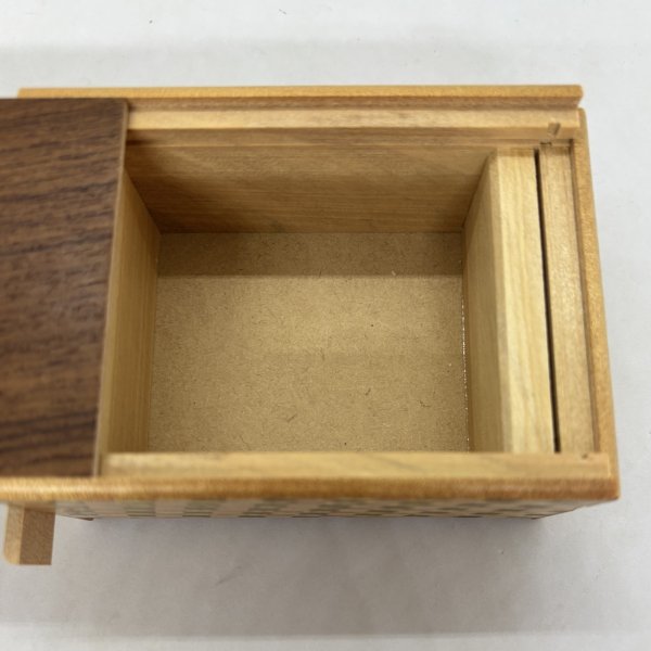 Photo4: 14 steps Random-grain(top panel)/Walnut.Ichimatsu 4 sun Japanese puzzle box Himitsu-bako (4)