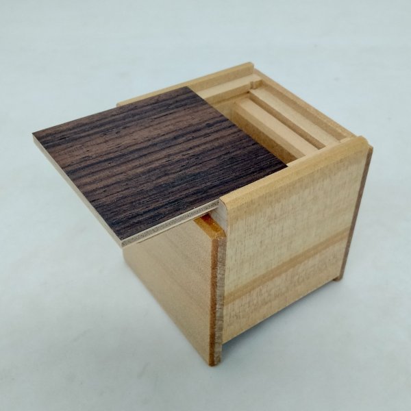 Photo2: 4 steps Rosewood.Agathis-wood Cube 2 sun Japanese puzzle box Himitsu-bako (2)