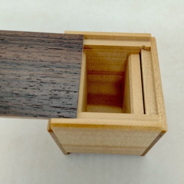 Photo4: 4 steps Rosewood.Agathis-wood Cube 2 sun Japanese puzzle box Himitsu-bako (4)