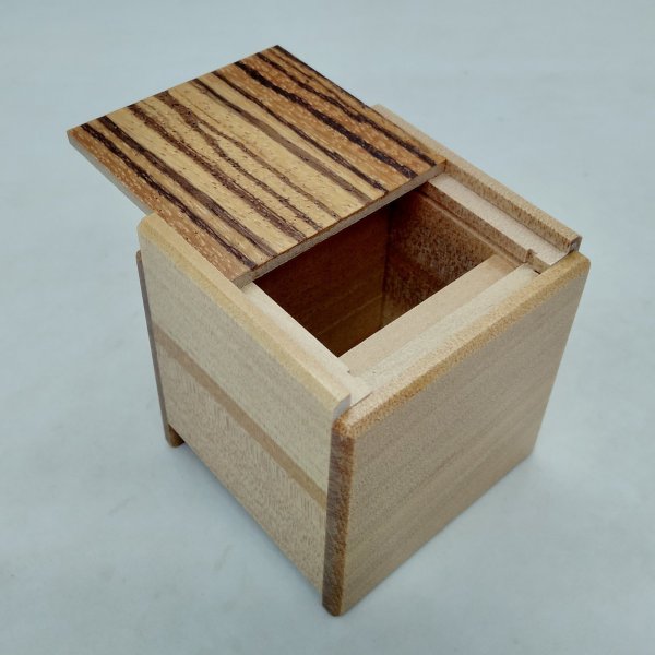 Photo2: 4 steps Zebra-wood.Agathis-wood Cube 2 sun Japanese puzzle box Himitsu-bako (2)