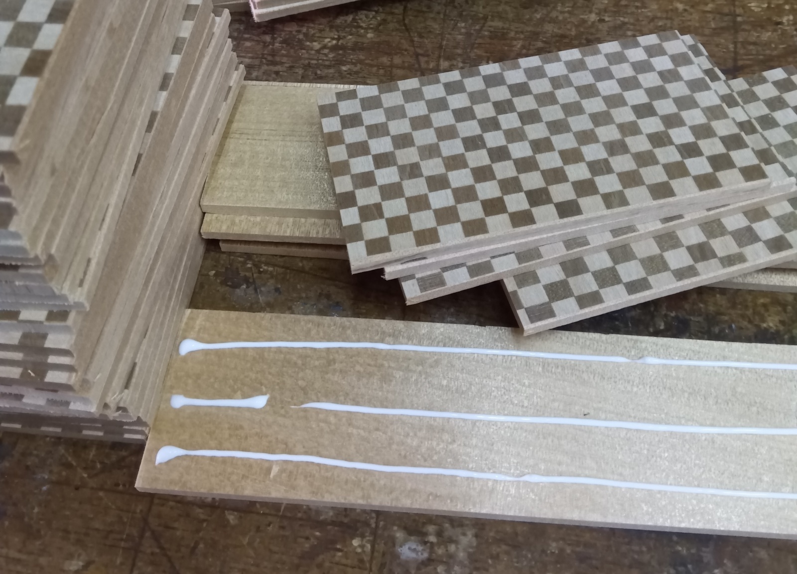 Side panel bonding points