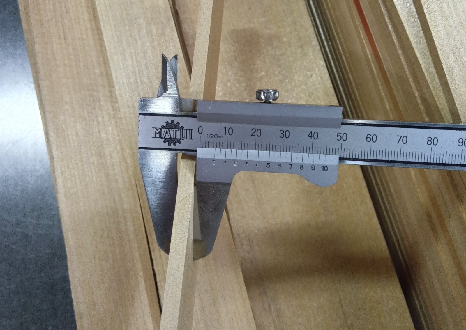 Thickness of the Aruki panel