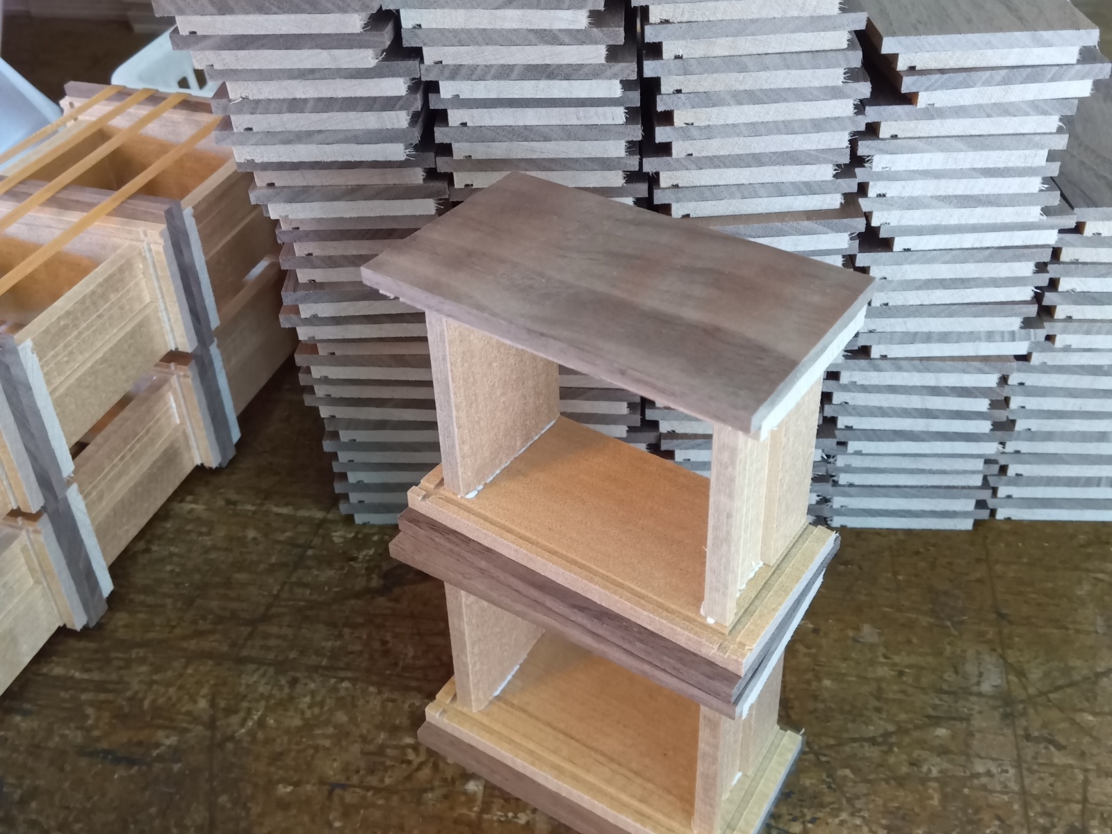 Aruki–Frame panel relationship