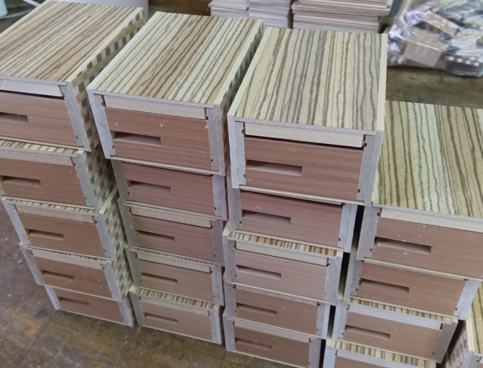 Adjusting the top and bottom panels