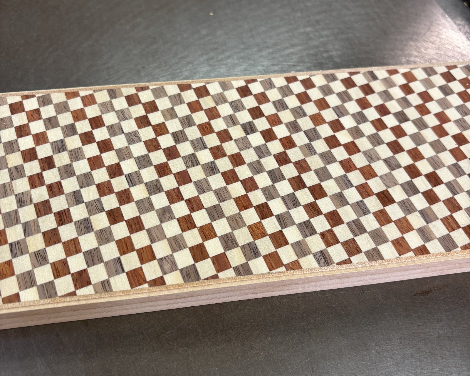 Three-color Ichimatsu pattern