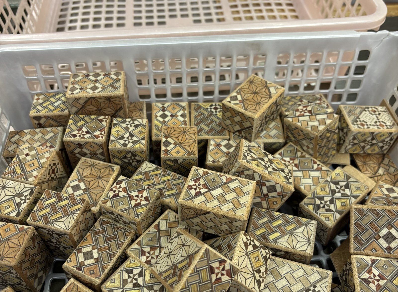 Handling Mame Puzzle Boxes